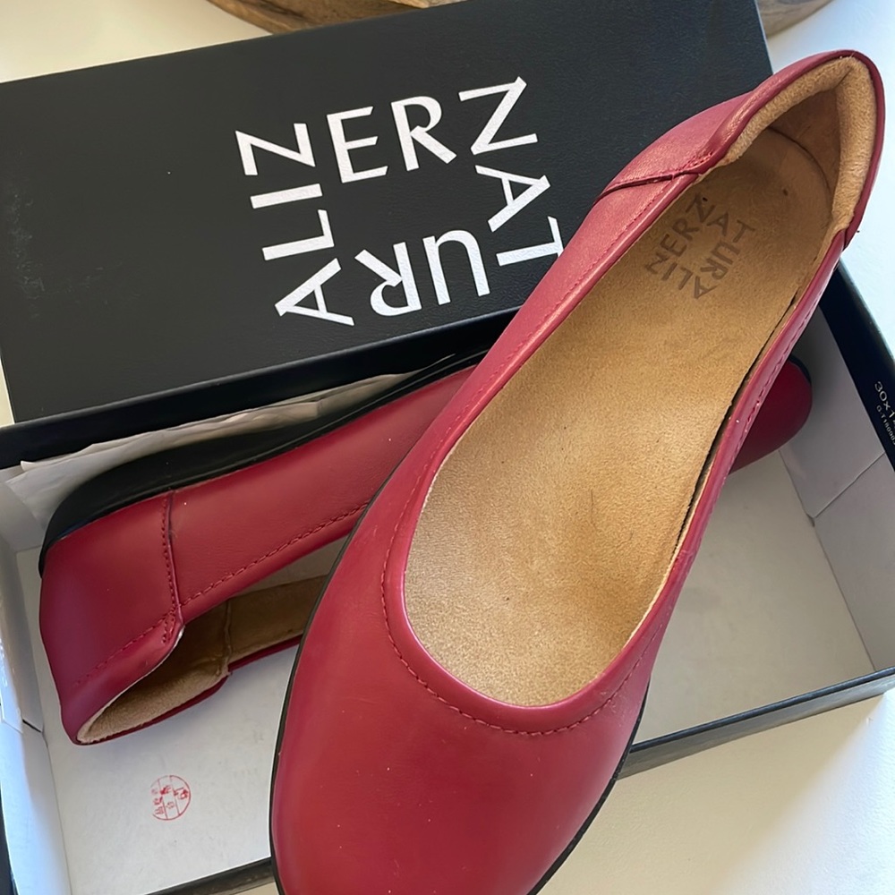 NEW! Size 10, flex red, leather flats. Naturalizer brand
